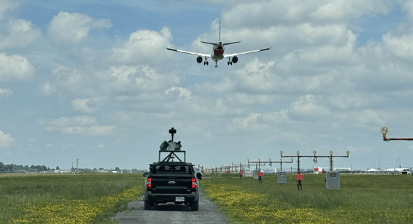 Camion_avion_Jakartruck